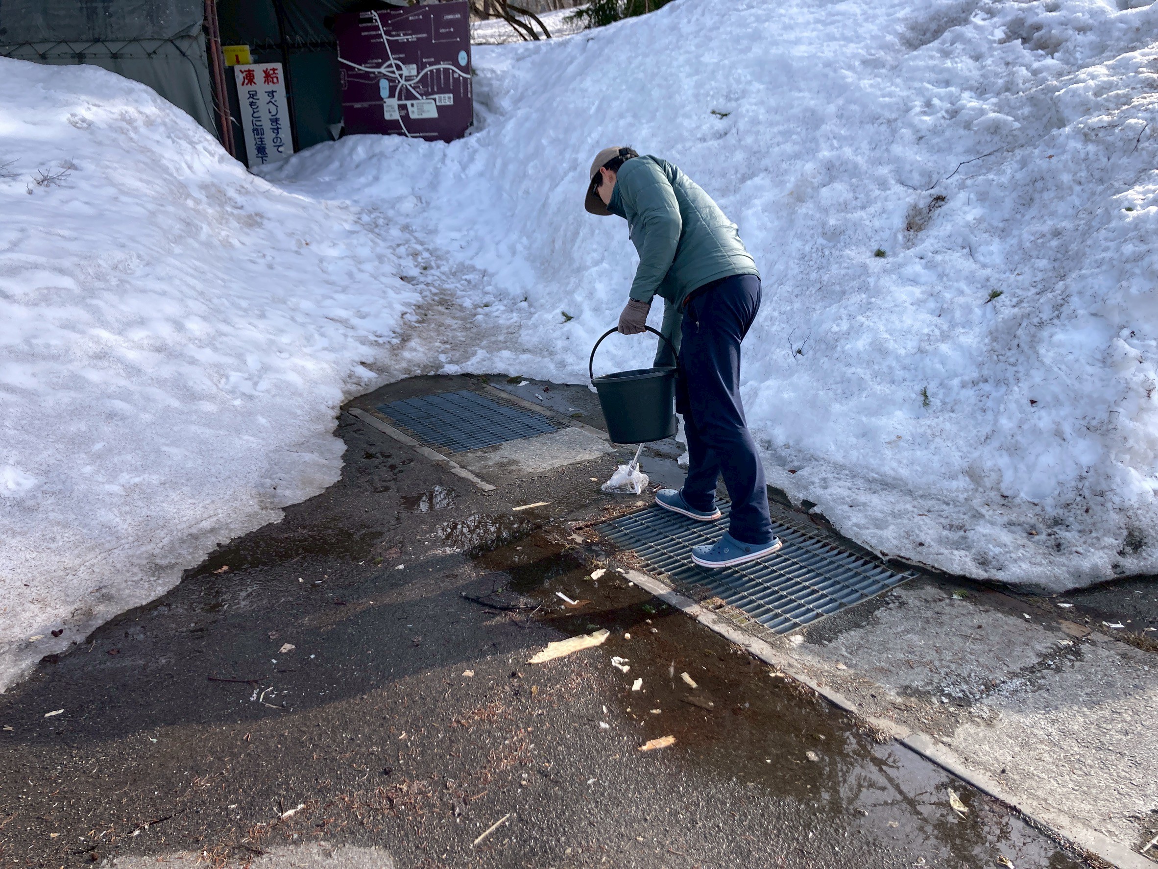 春の清掃活動/Spring Cleanup Efforts