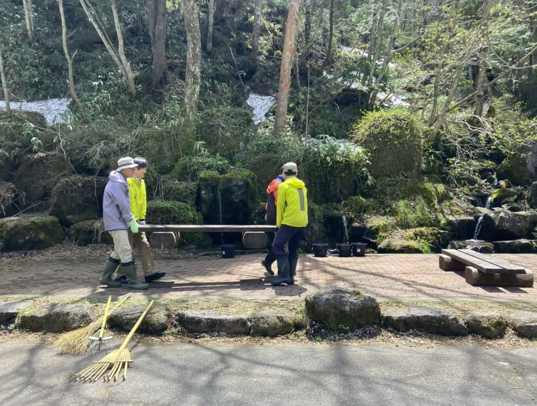 清水名水公園のテーブルとベンチを設置しました